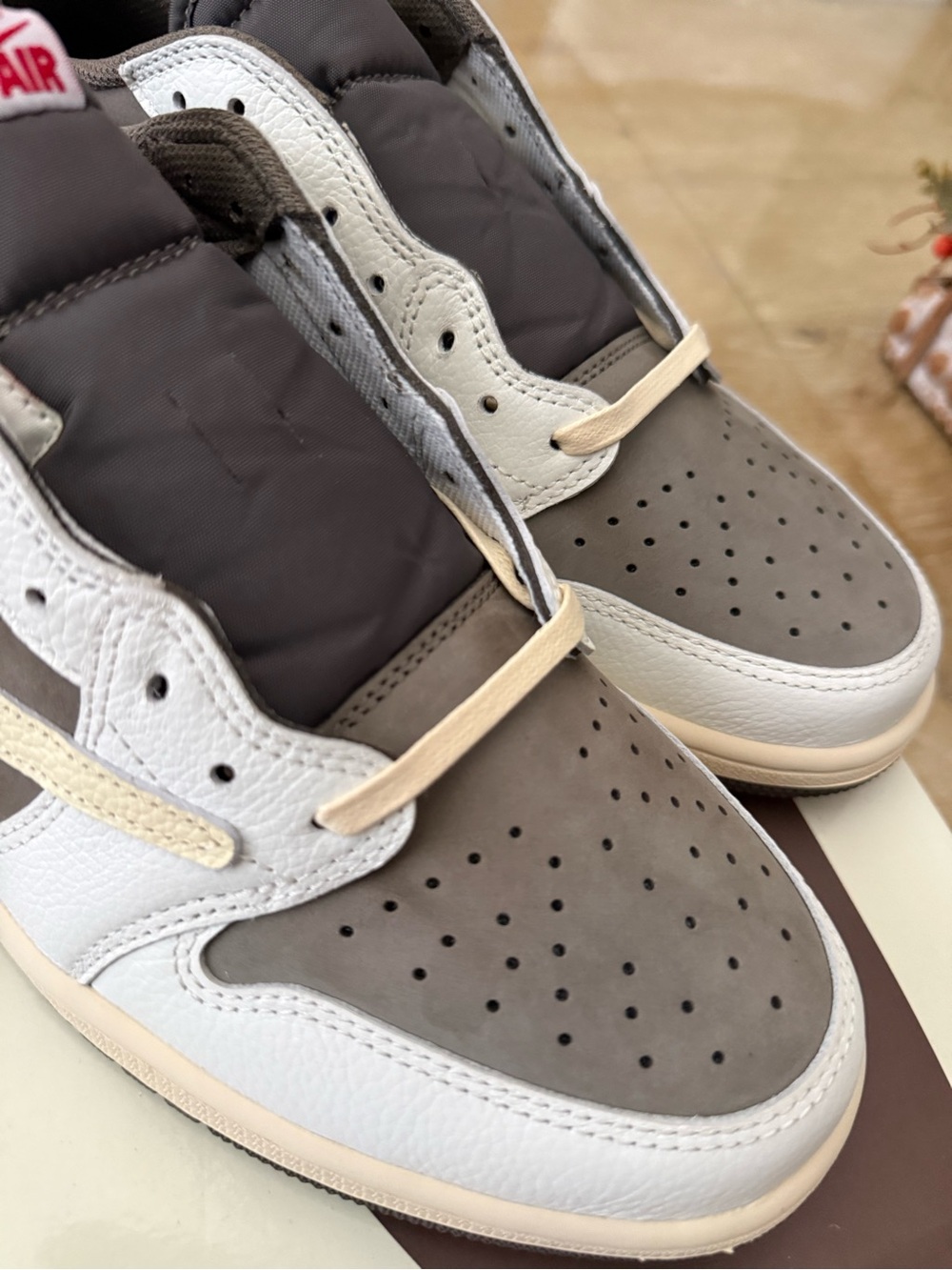 Travis Scott Nike Men's brown, White and Cream Low-Top Sneakers